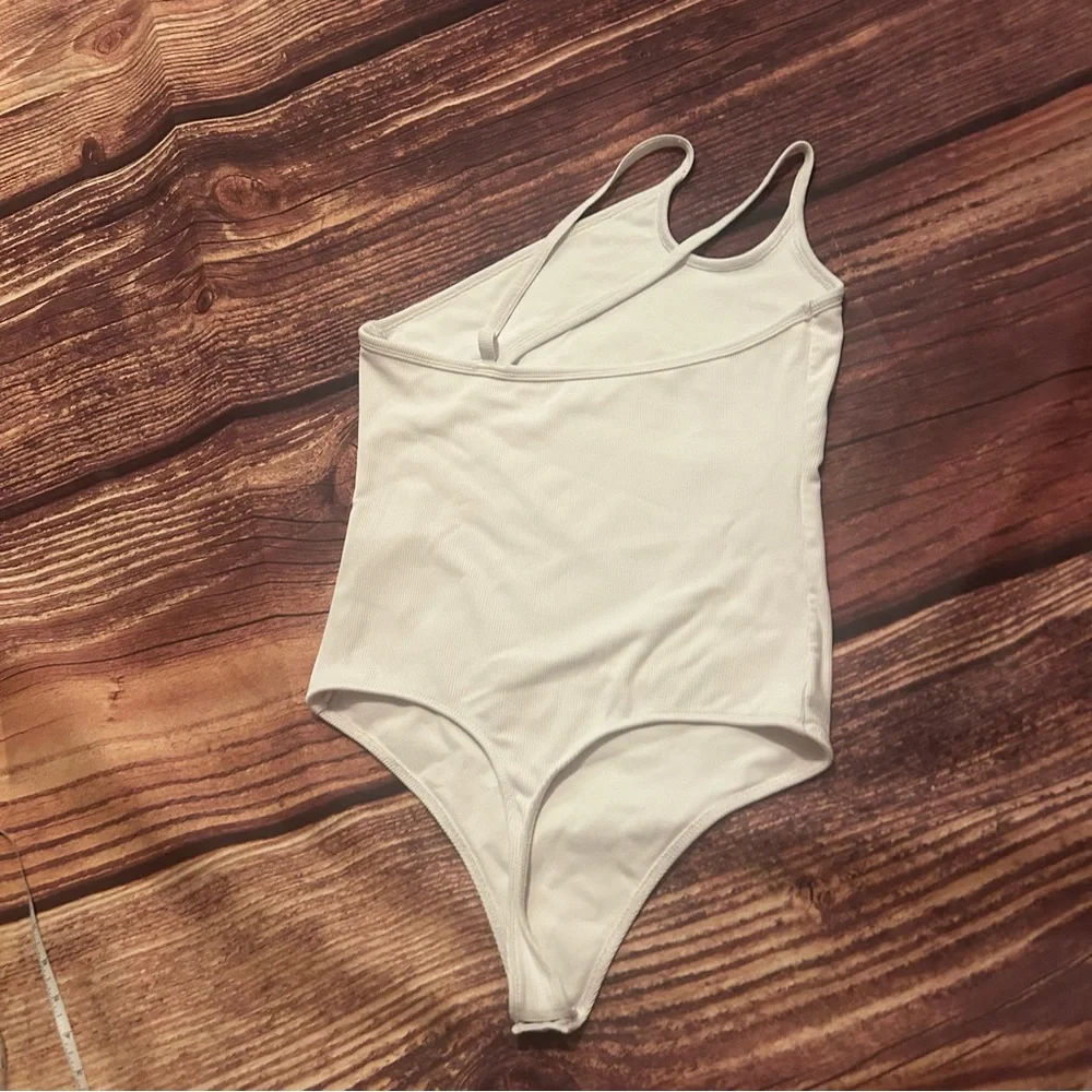 Women’s Abercrombie & Fitch One Shoulder Bodysuit in White Size M - Picture 5 of 8